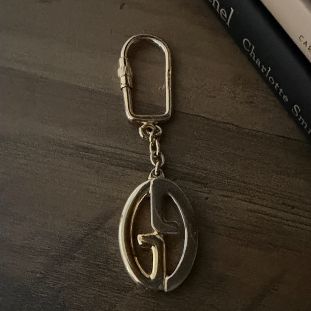 🛒GUCCI Gold Keychain with Interlocking G Design
